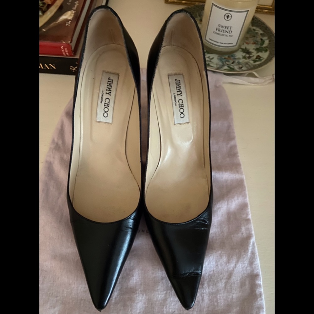 Black leather size 40= 9.5 Jimmy Choo pointed toe 3.5 inch heel. 40=9.5